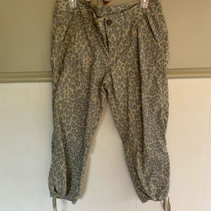 DKNY Sport Adjustable CAPRIS ANIMAL PRINT. Lightweight